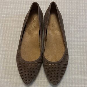 Vionic Posey Flats Pointed Toe Perforated Brown Suede Leather Womens Shoe Size 8